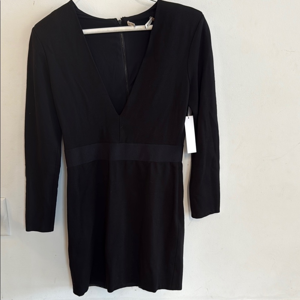 Alice and Olivia Elegant Black V-Neck Women's Top